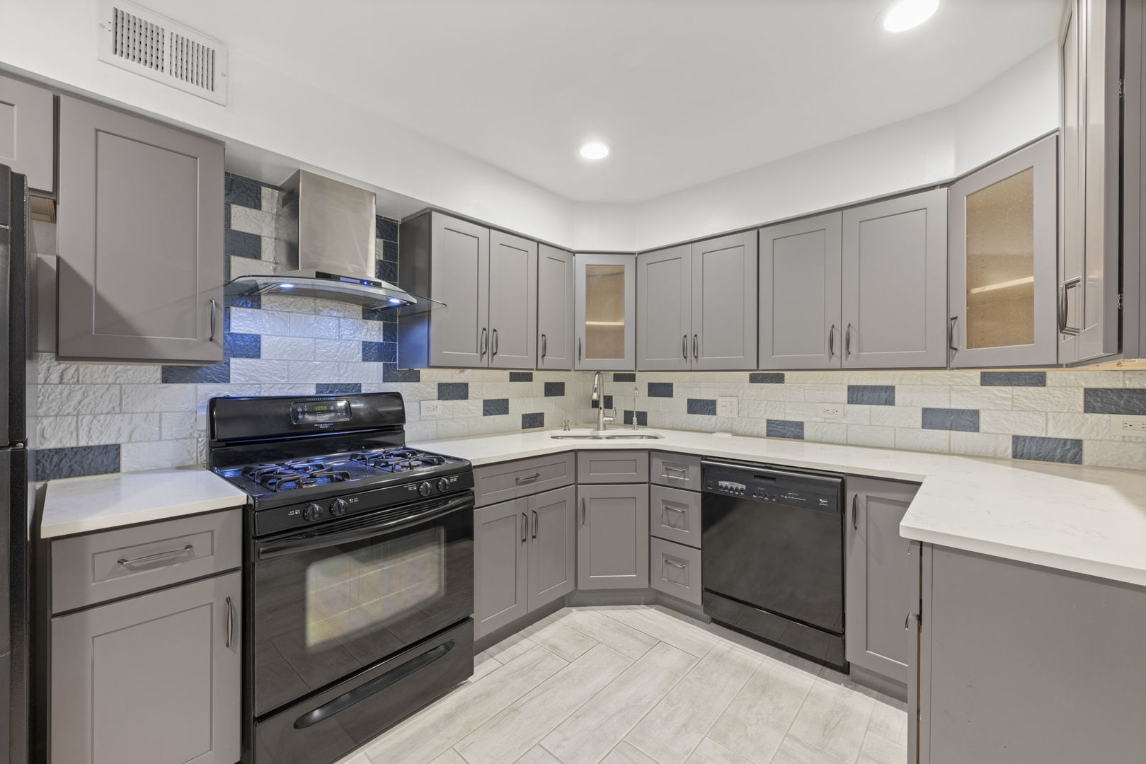 339 Home Avenue #3B, Oak Park, IL 60302