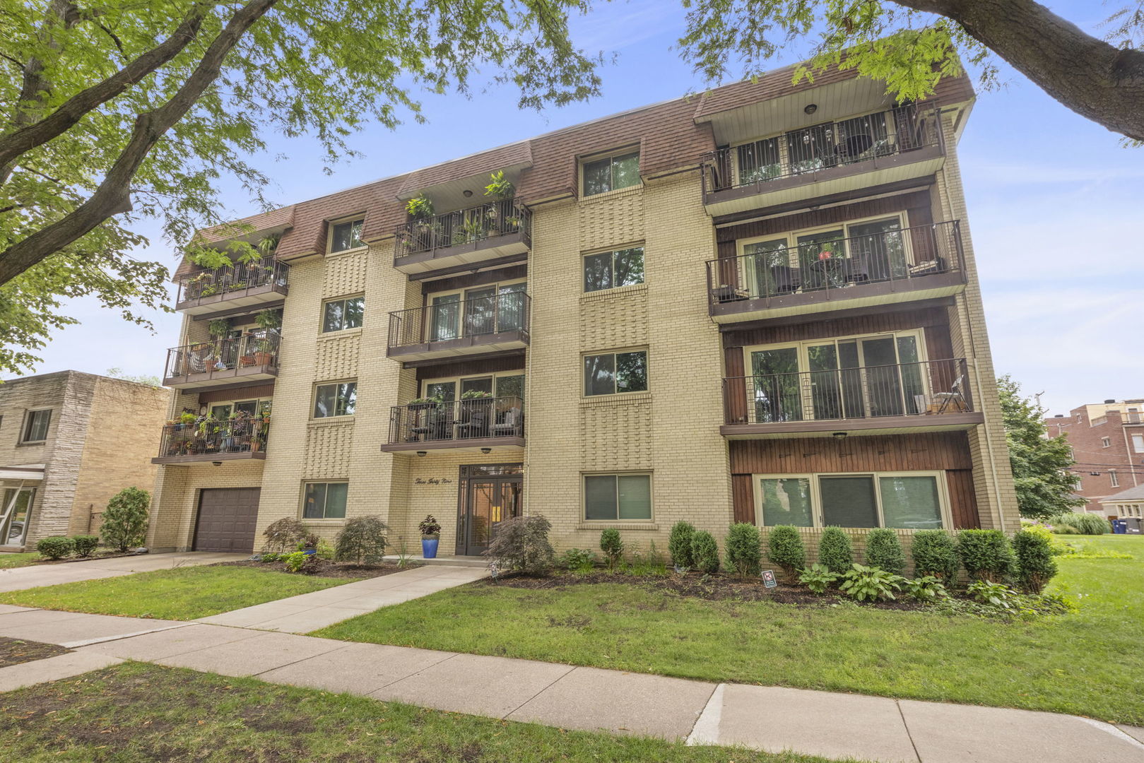 339 Home Avenue #3B, Oak Park, IL 60302