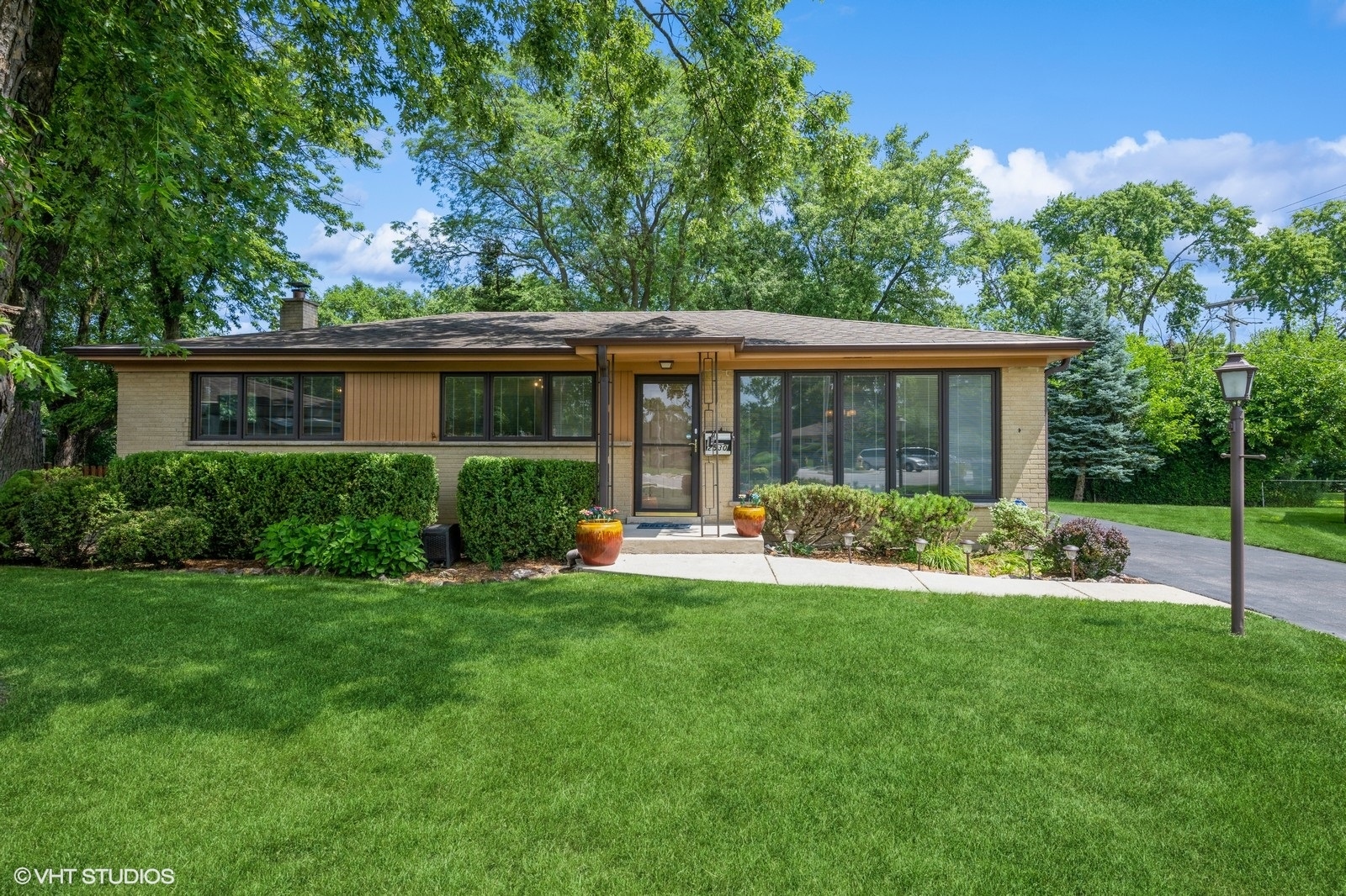 2530 Donald Court, Glenview, IL 60025