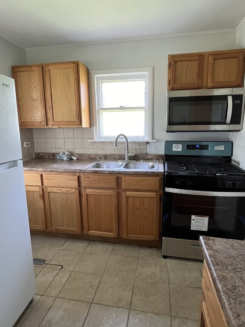 2122 Sprucewood Avenue, Des Plaines, IL 60018