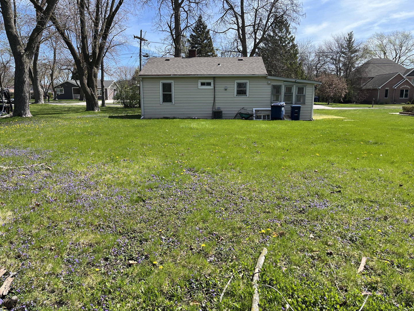 2122 Sprucewood Avenue, Des Plaines, IL 60018