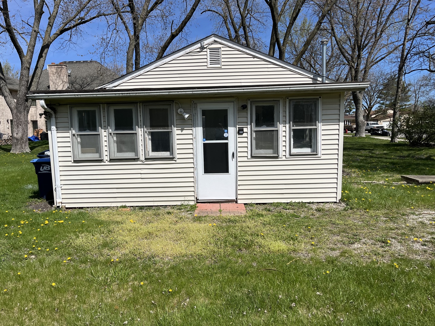 2122 Sprucewood Avenue, Des Plaines, IL 60018