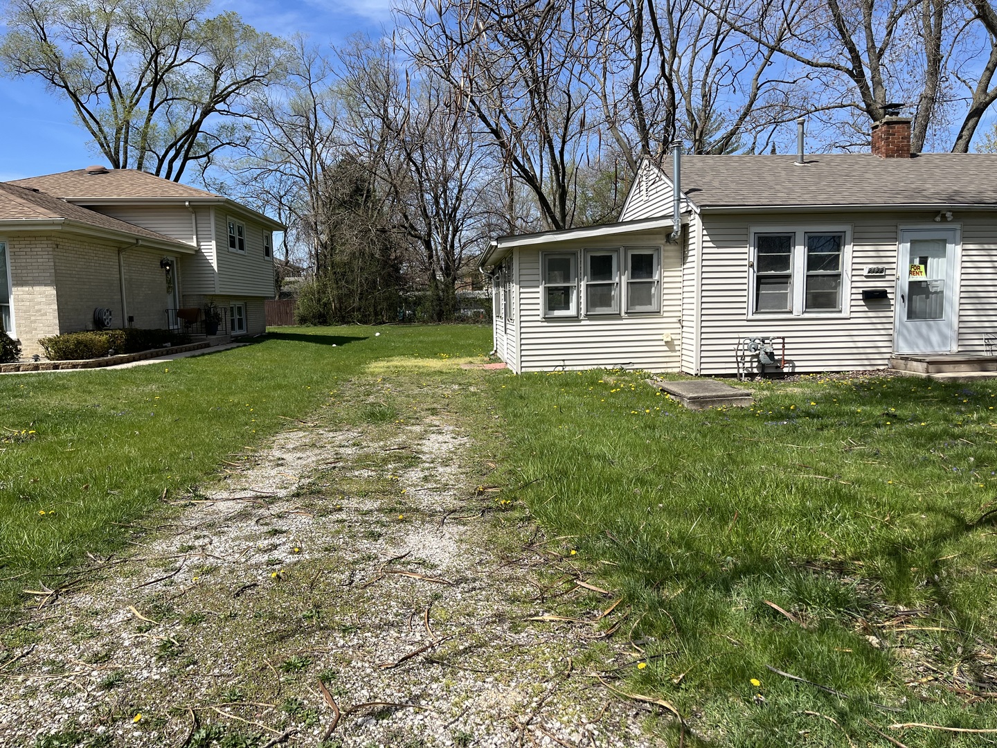 2122 Sprucewood Avenue, Des Plaines, IL 60018
