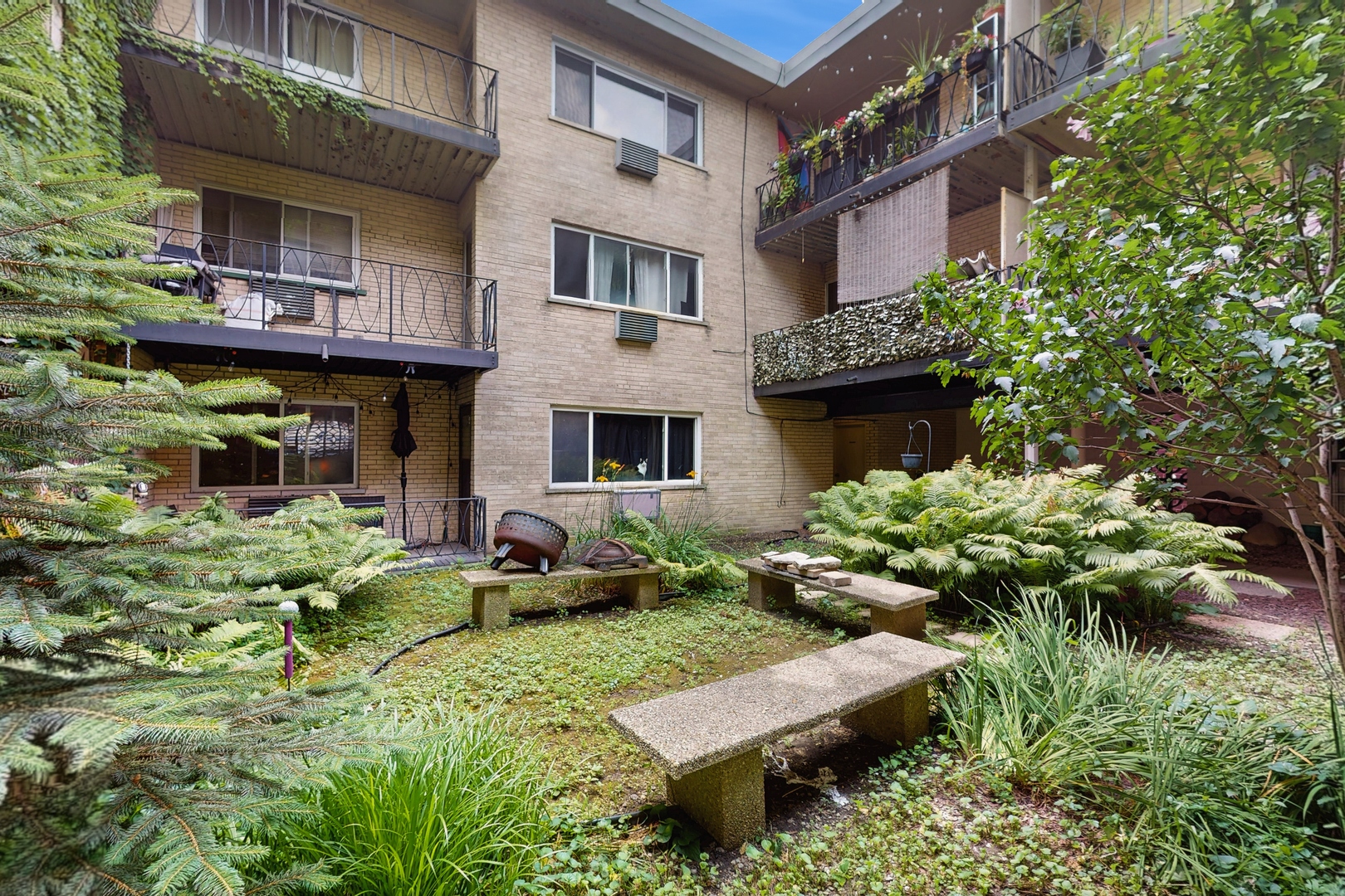 1436 W Farwell Avenue #2D, Chicago, IL 60626