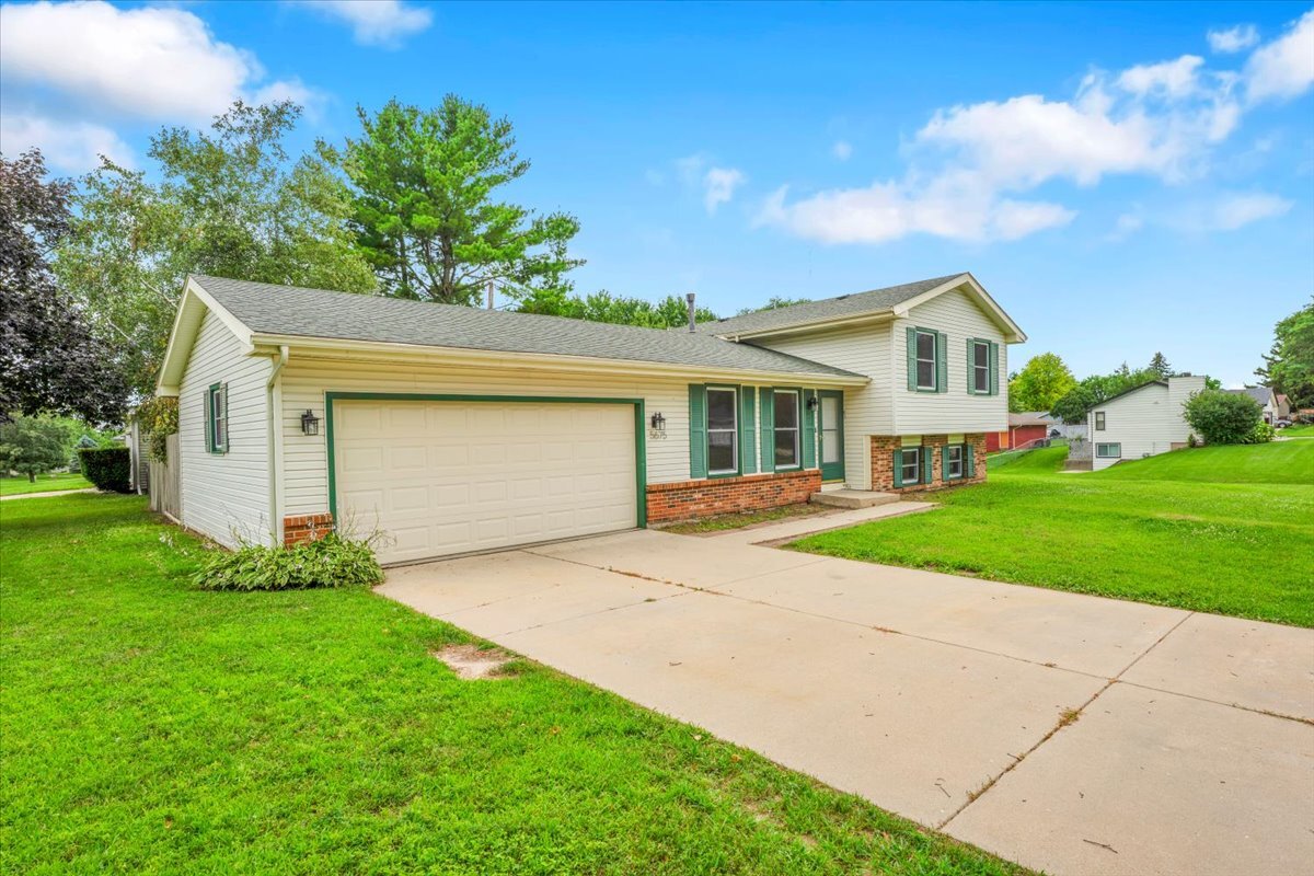 5675 Mayapple Drive, Loves Park, IL 61111