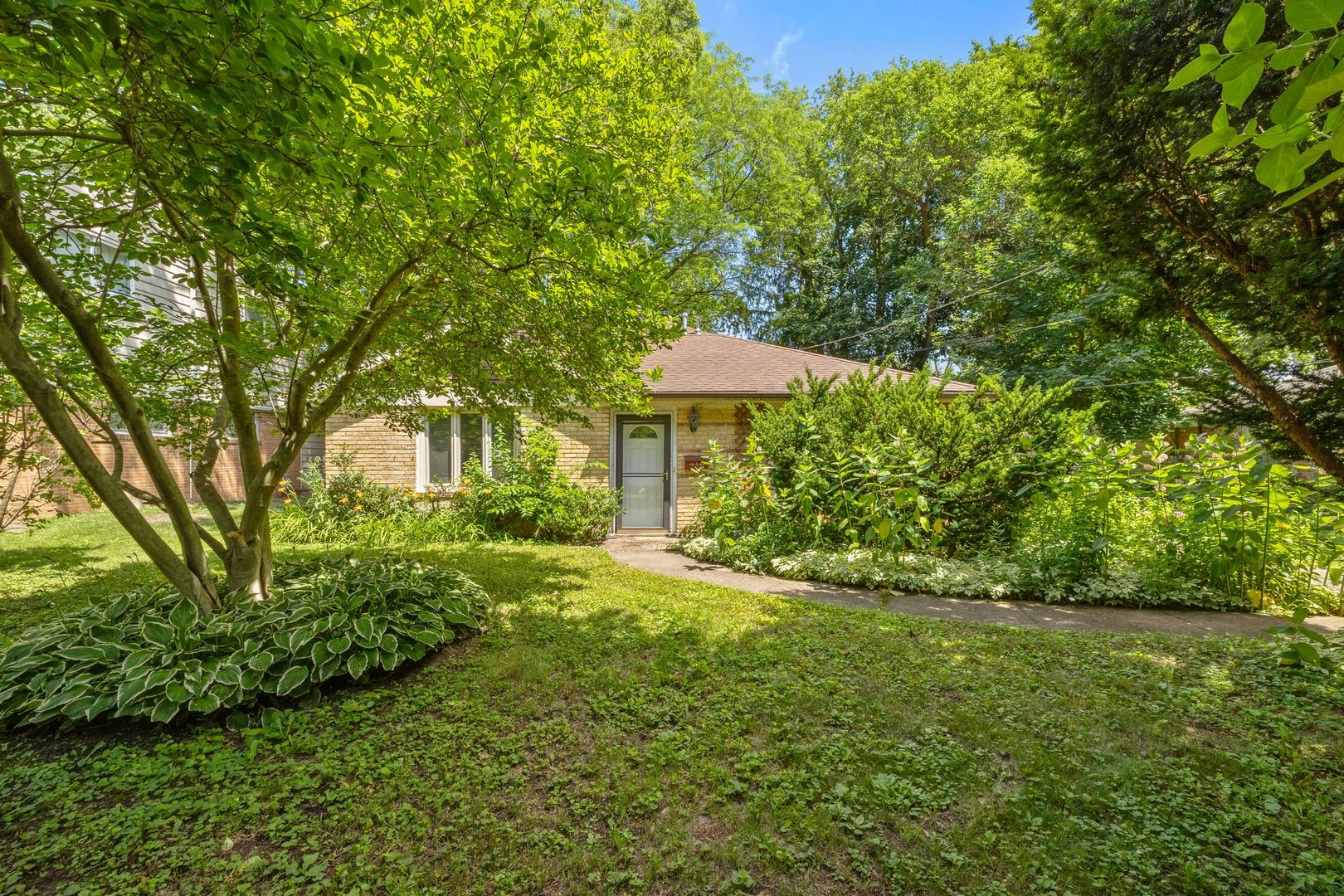 614 Riverside Drive, Libertyville, IL 60048