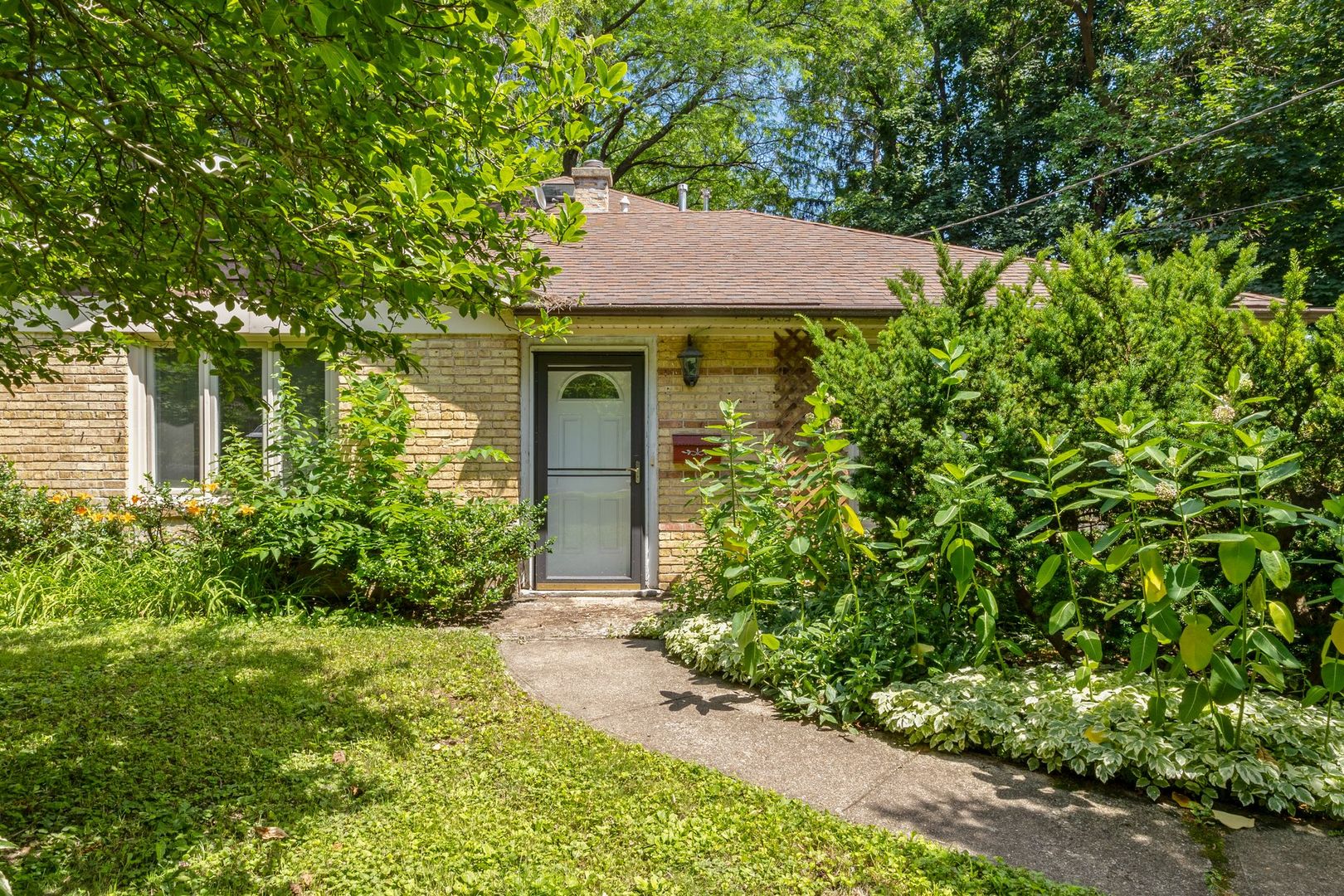 614 Riverside Drive, Libertyville, IL 60048