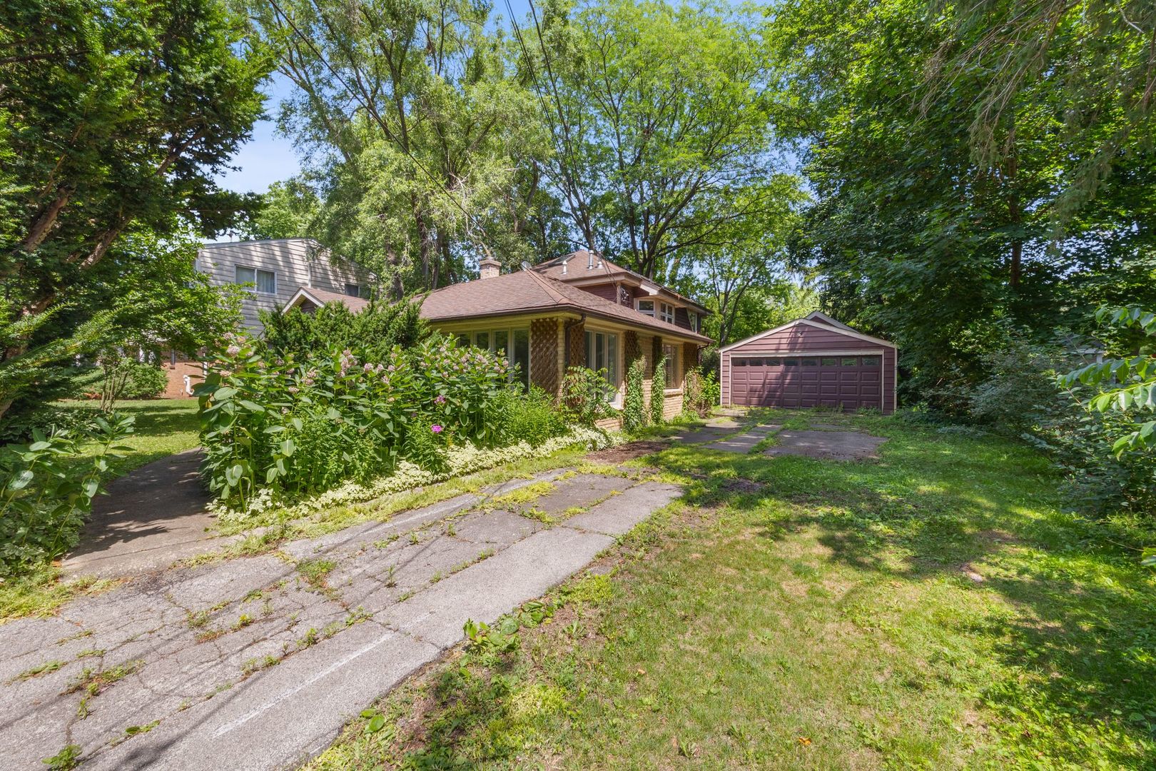 614 Riverside Drive, Libertyville, IL 60048