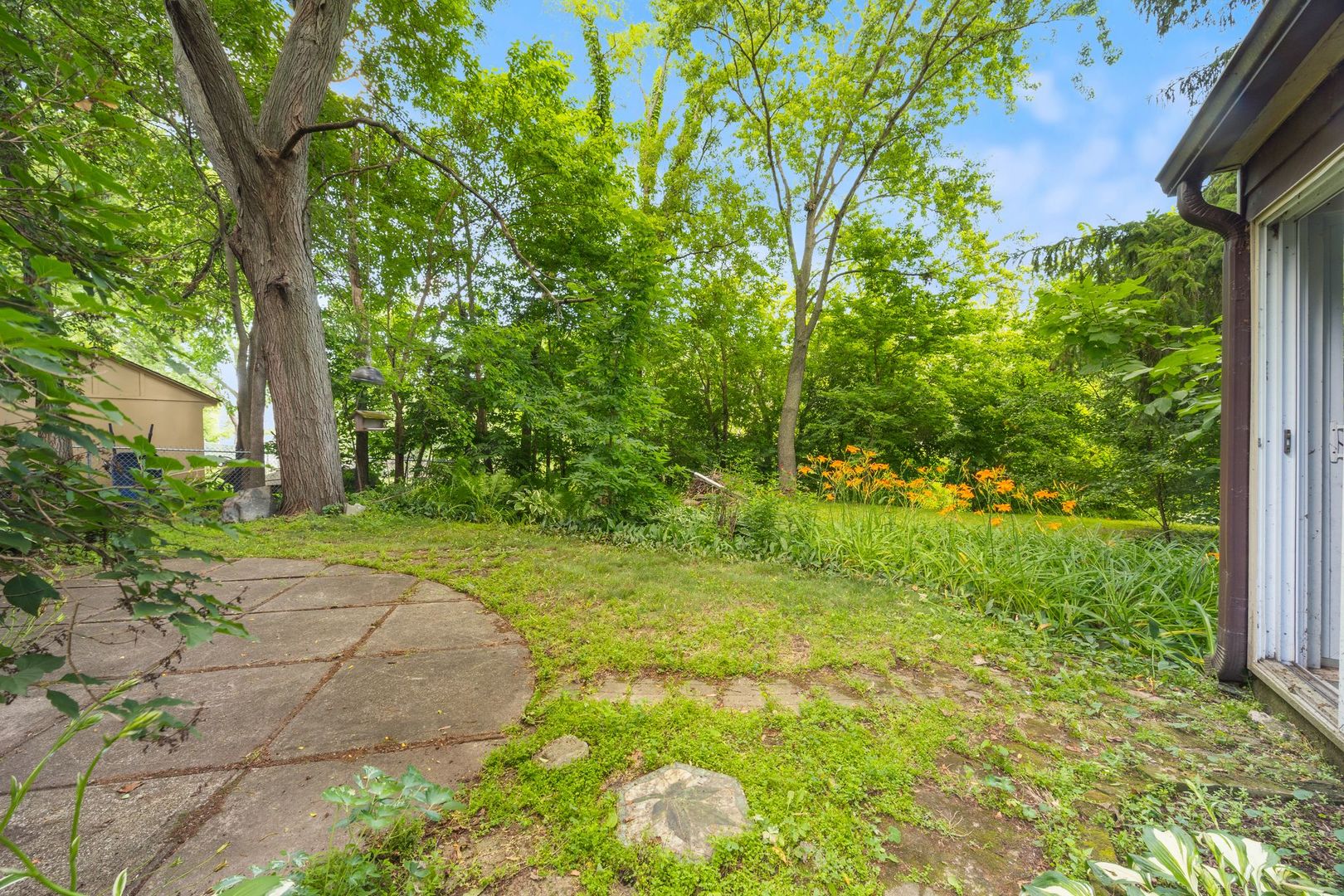 614 Riverside Drive, Libertyville, IL 60048