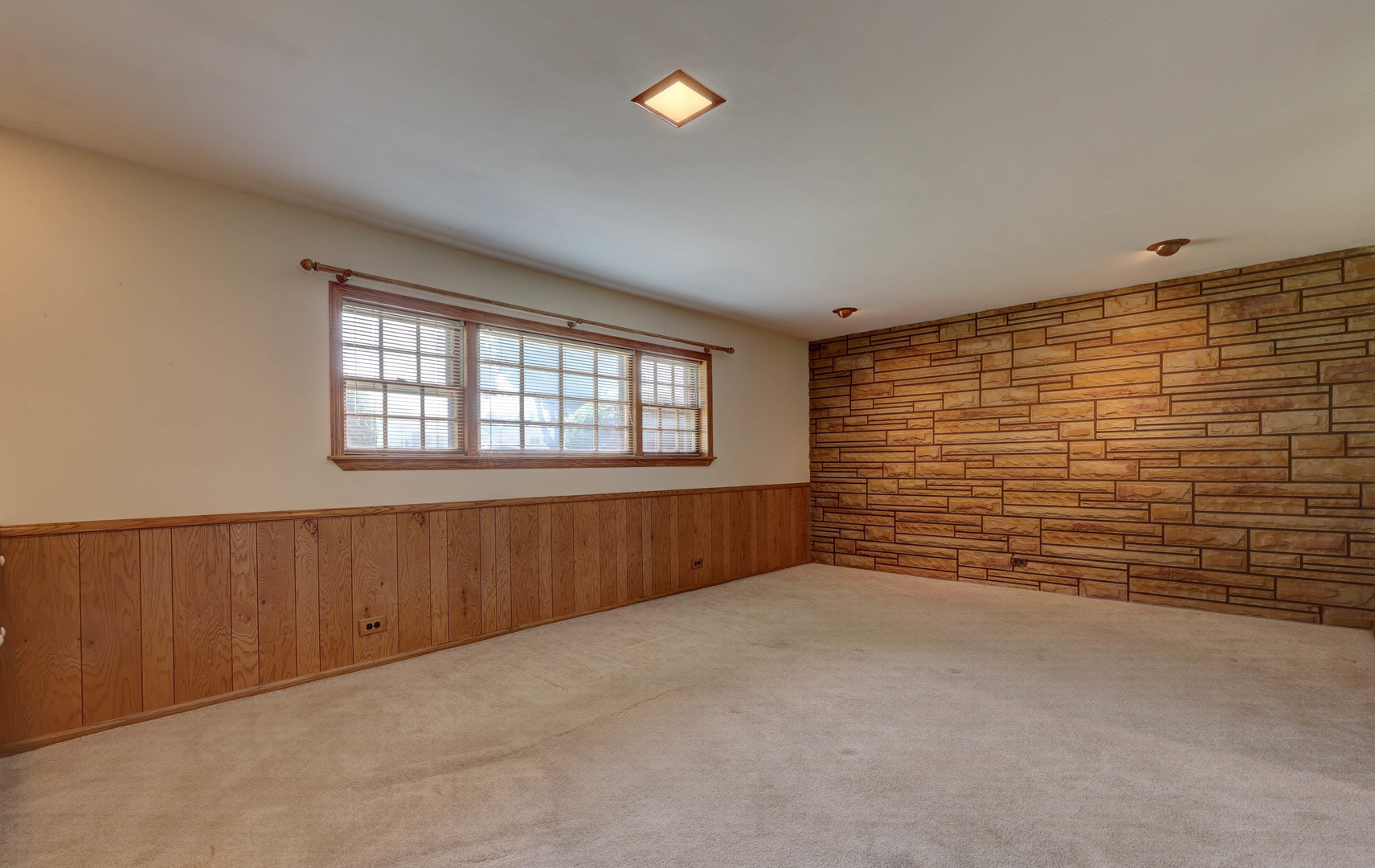 410 Dover Drive, Des Plaines, IL 60018