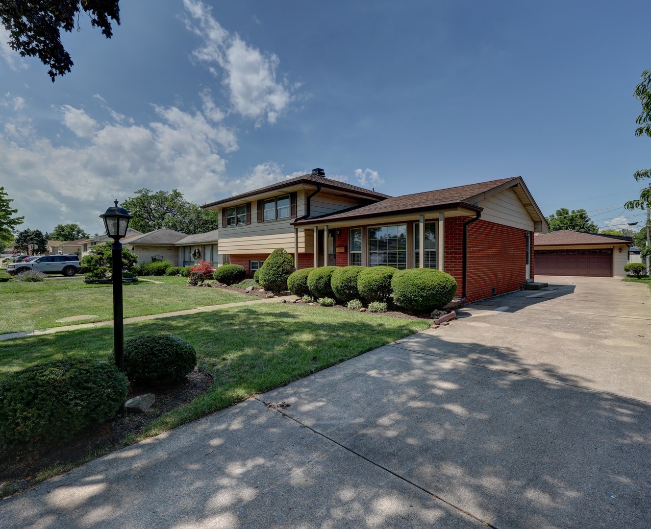 410 Dover Drive, Des Plaines, IL 60018