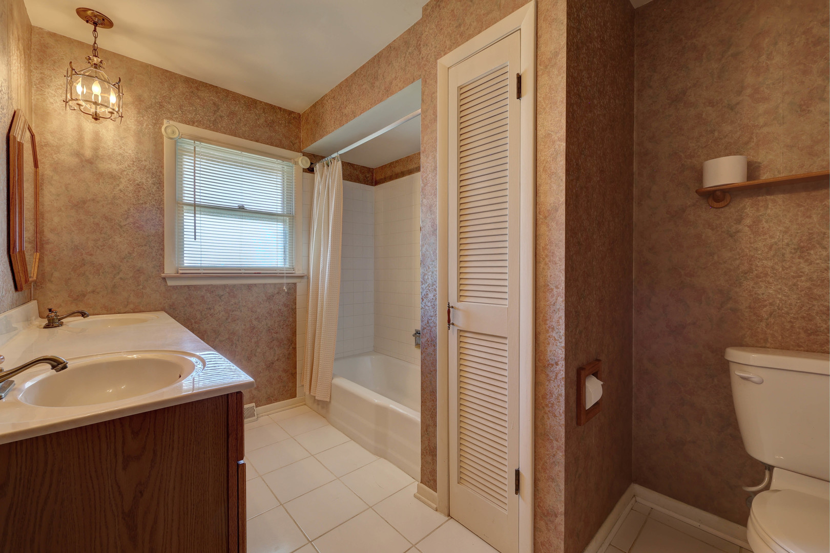 410 Dover Drive, Des Plaines, IL 60018