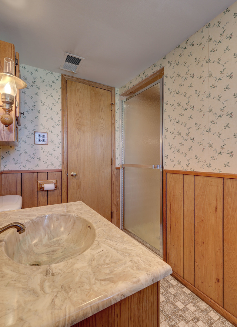 410 Dover Drive, Des Plaines, IL 60018