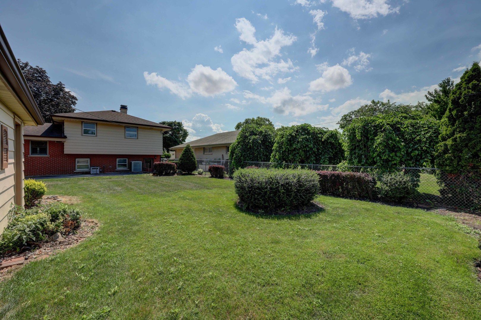 410 Dover Drive, Des Plaines, IL 60018