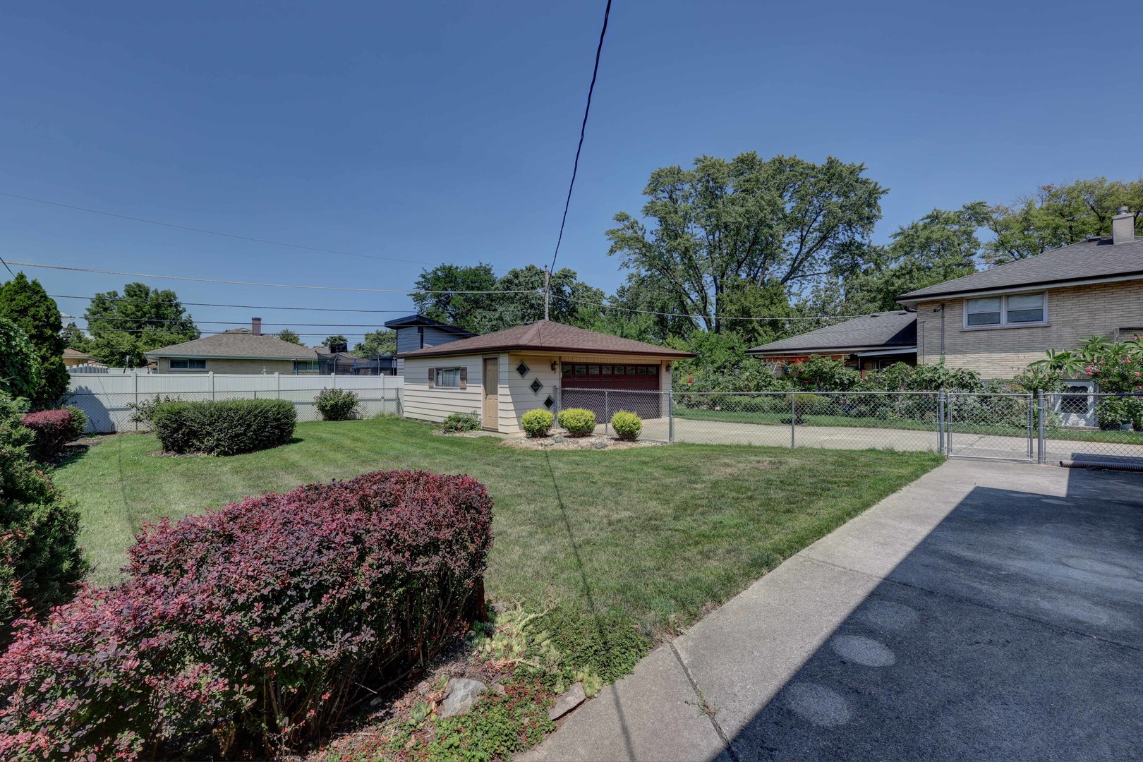 410 Dover Drive, Des Plaines, IL 60018