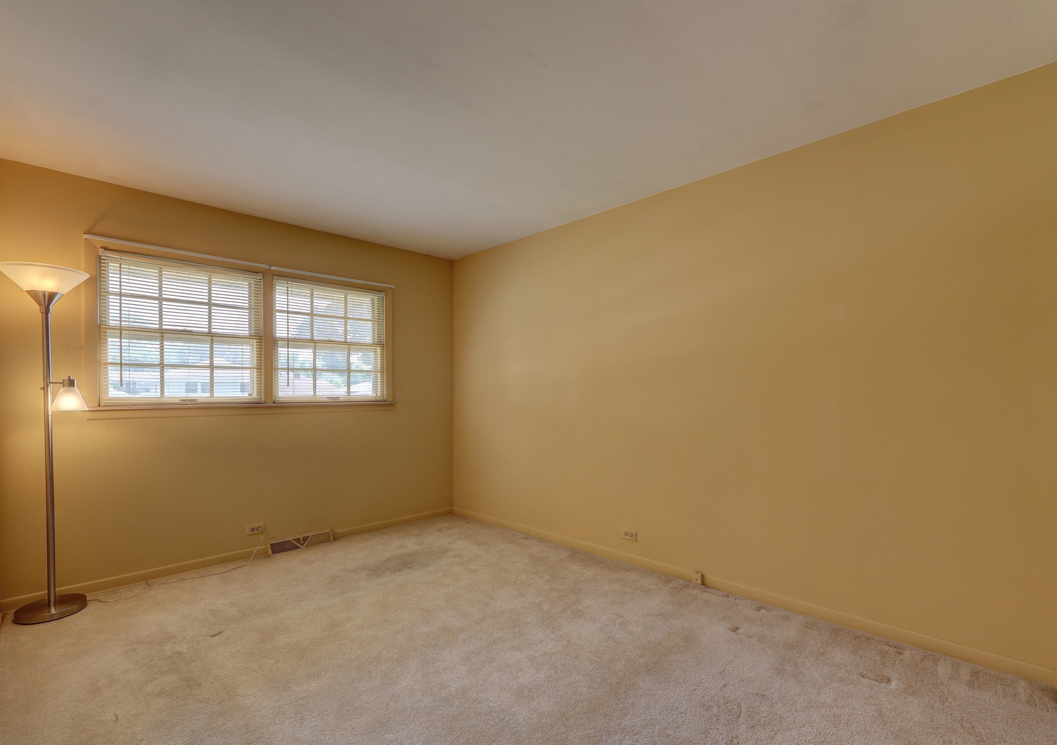 410 Dover Drive, Des Plaines, IL 60018
