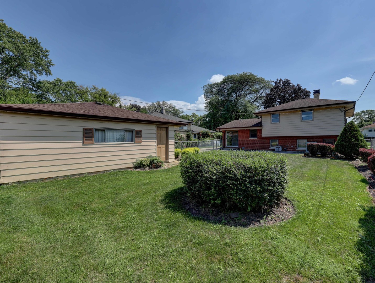 410 Dover Drive, Des Plaines, IL 60018