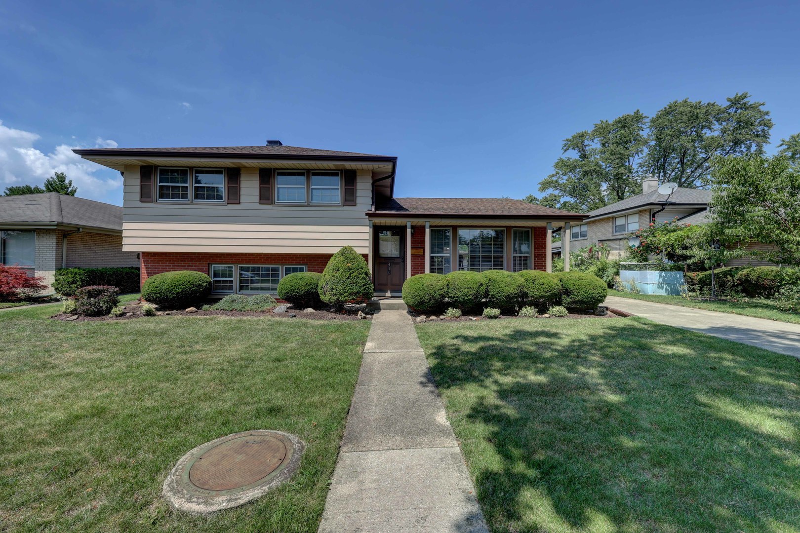 410 Dover Drive, Des Plaines, IL 60018