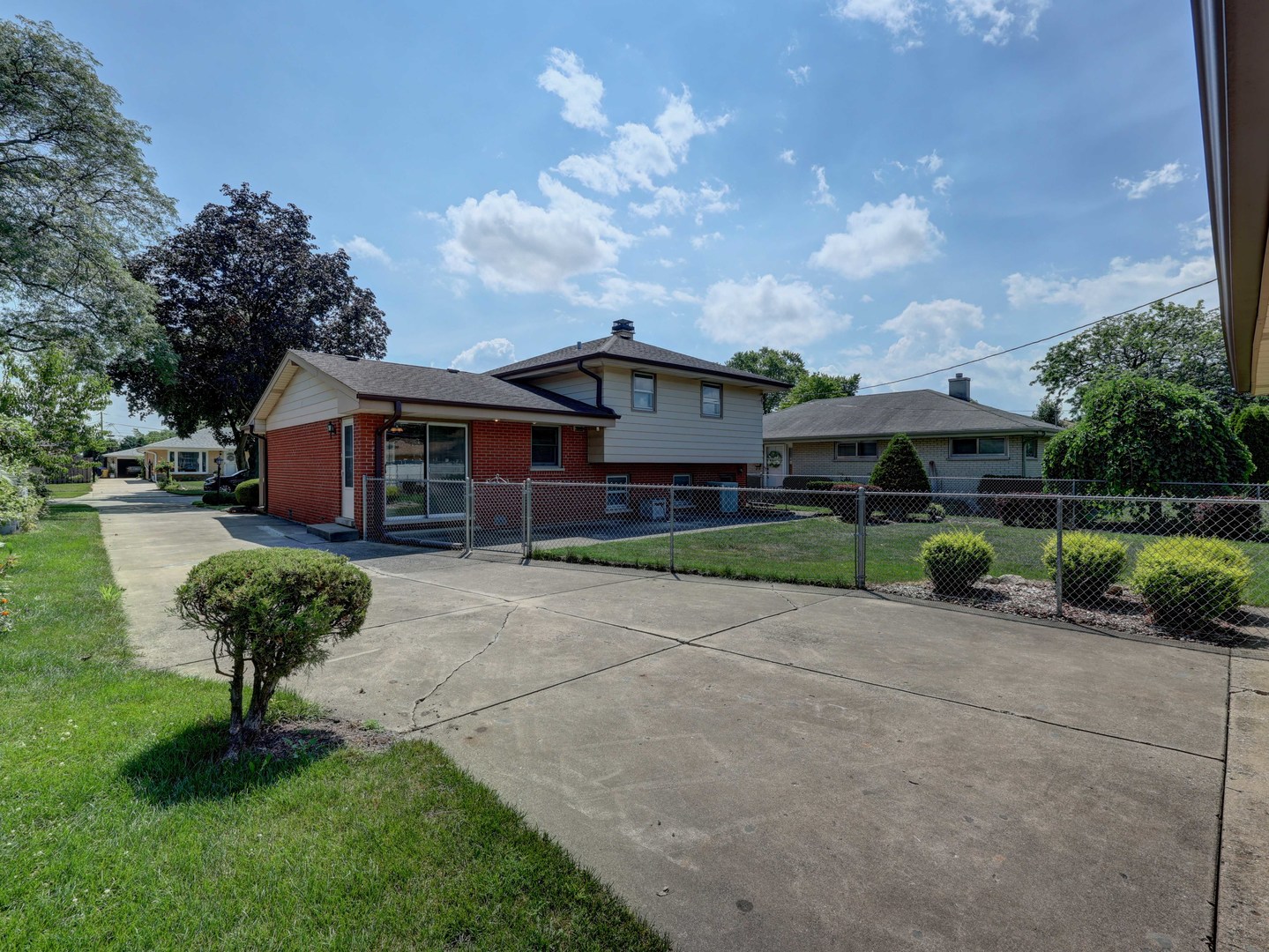 410 Dover Drive, Des Plaines, IL 60018