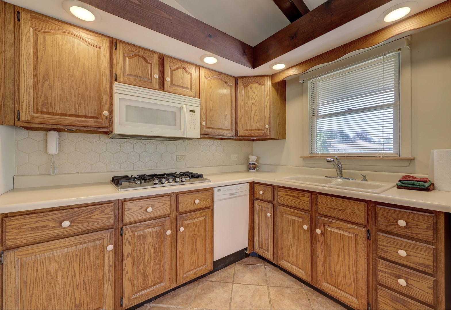 410 Dover Drive, Des Plaines, IL 60018