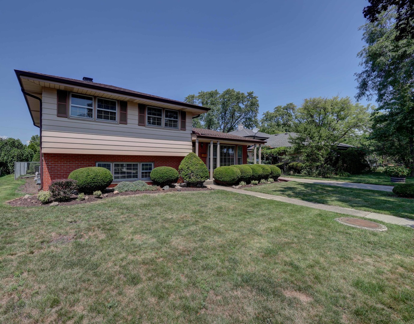410 Dover Drive, Des Plaines, IL 60018