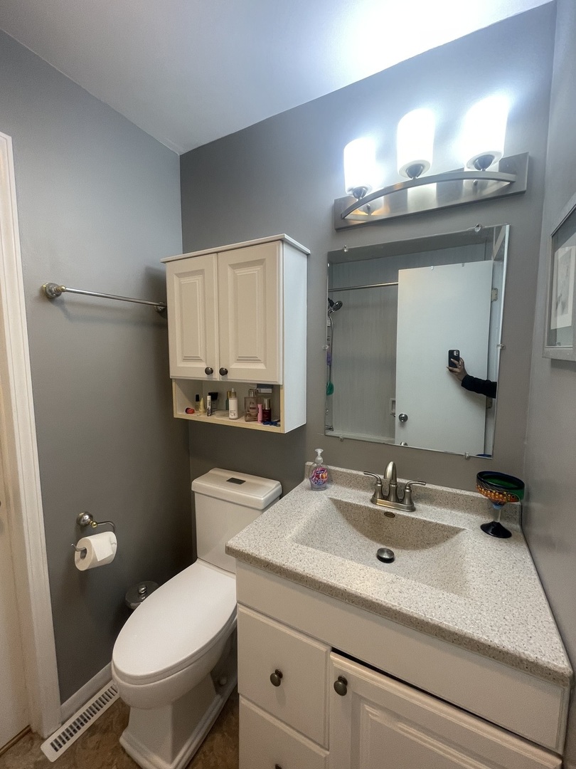 303 Mark Avenue, Glendale Heights, IL 60139