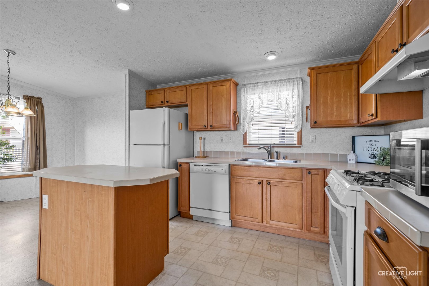 879 Meadowlark Circle #B, Sandwich, IL 60548