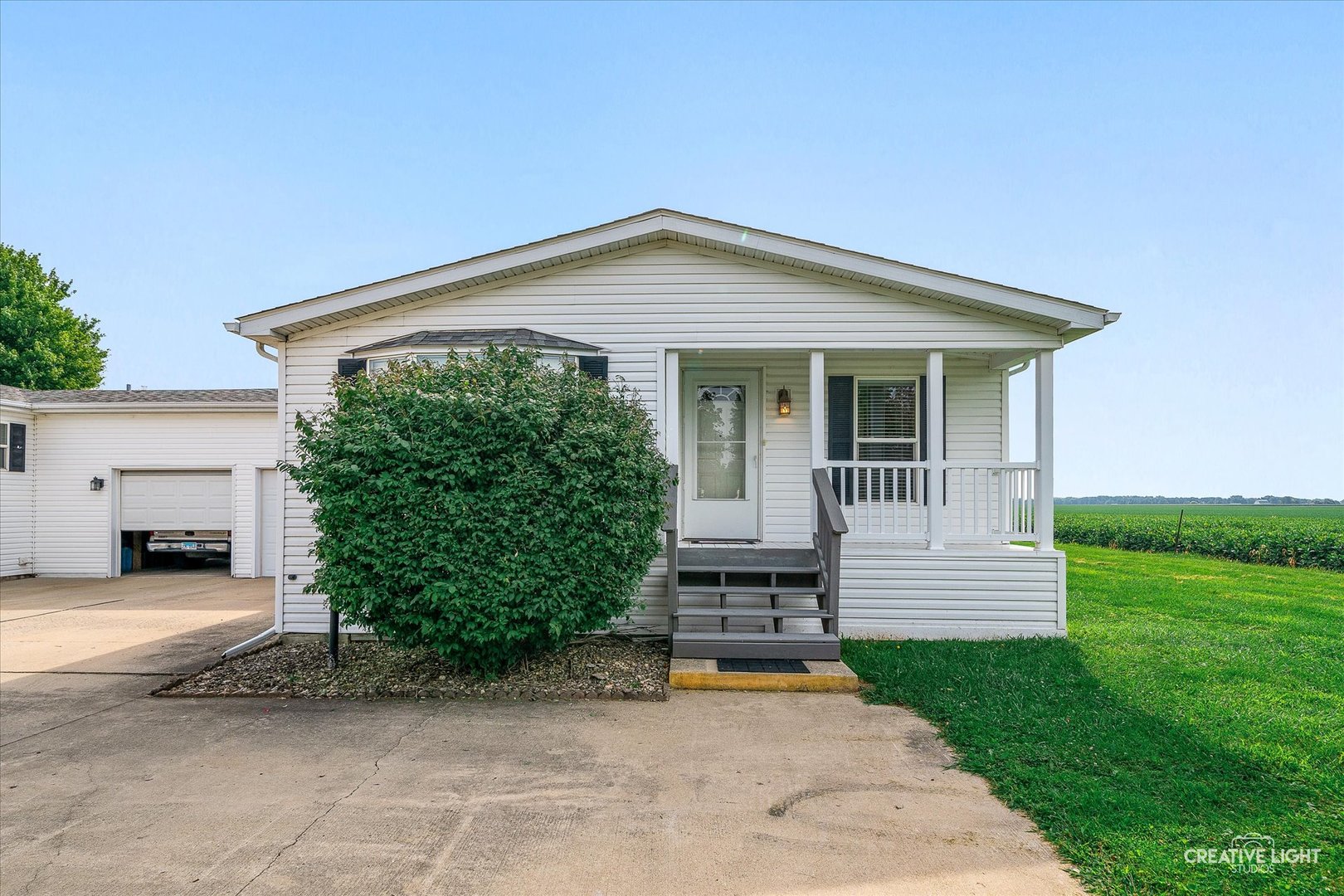 879 Meadowlark Circle #B, Sandwich, IL 60548