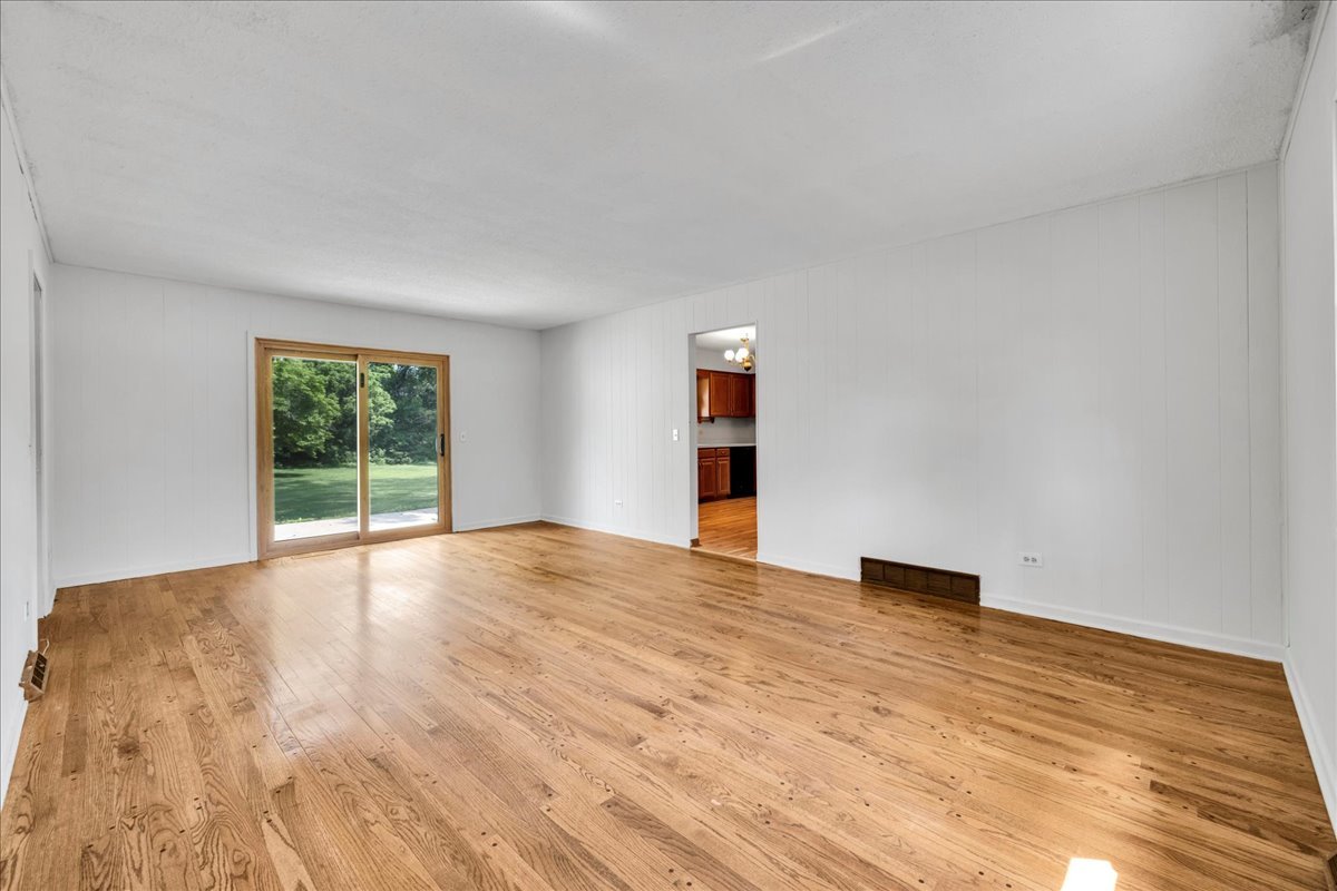 26W266 Tomahawk Drive, Wheaton, IL 60189
