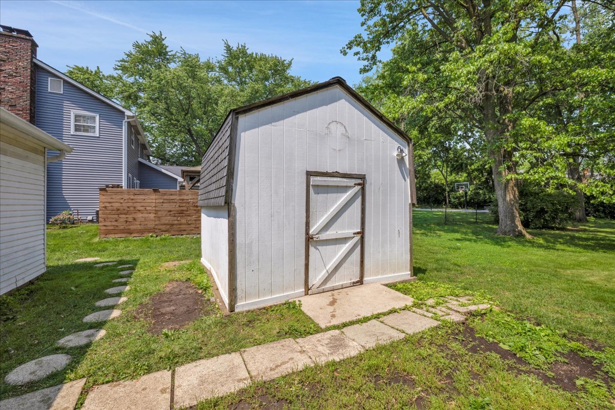 26W266 Tomahawk Drive, Wheaton, IL 60189