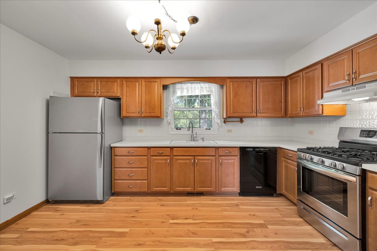 26W266 Tomahawk Drive, Wheaton, IL 60189