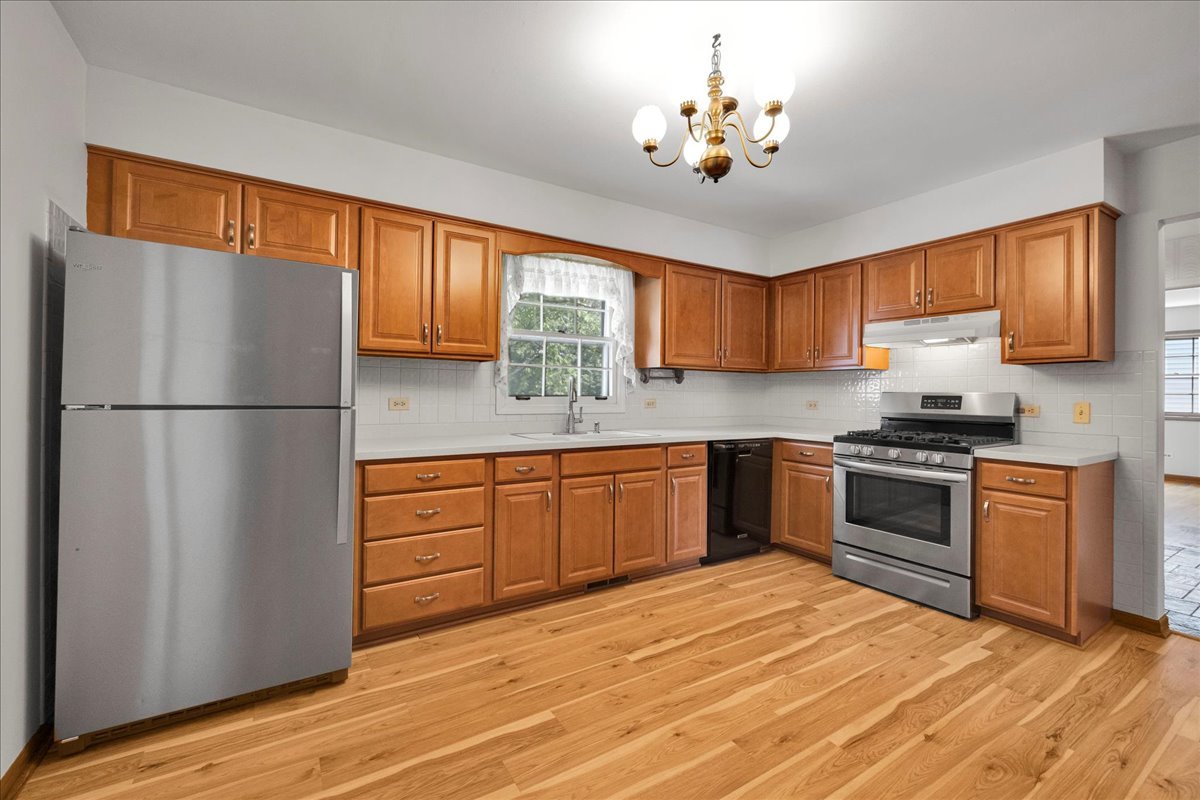 26W266 Tomahawk Drive, Wheaton, IL 60189