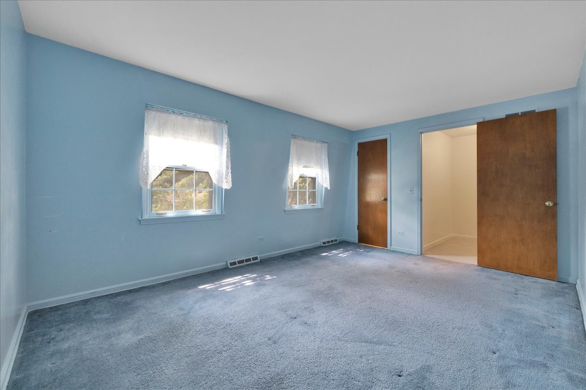 26W266 Tomahawk Drive, Wheaton, IL 60189