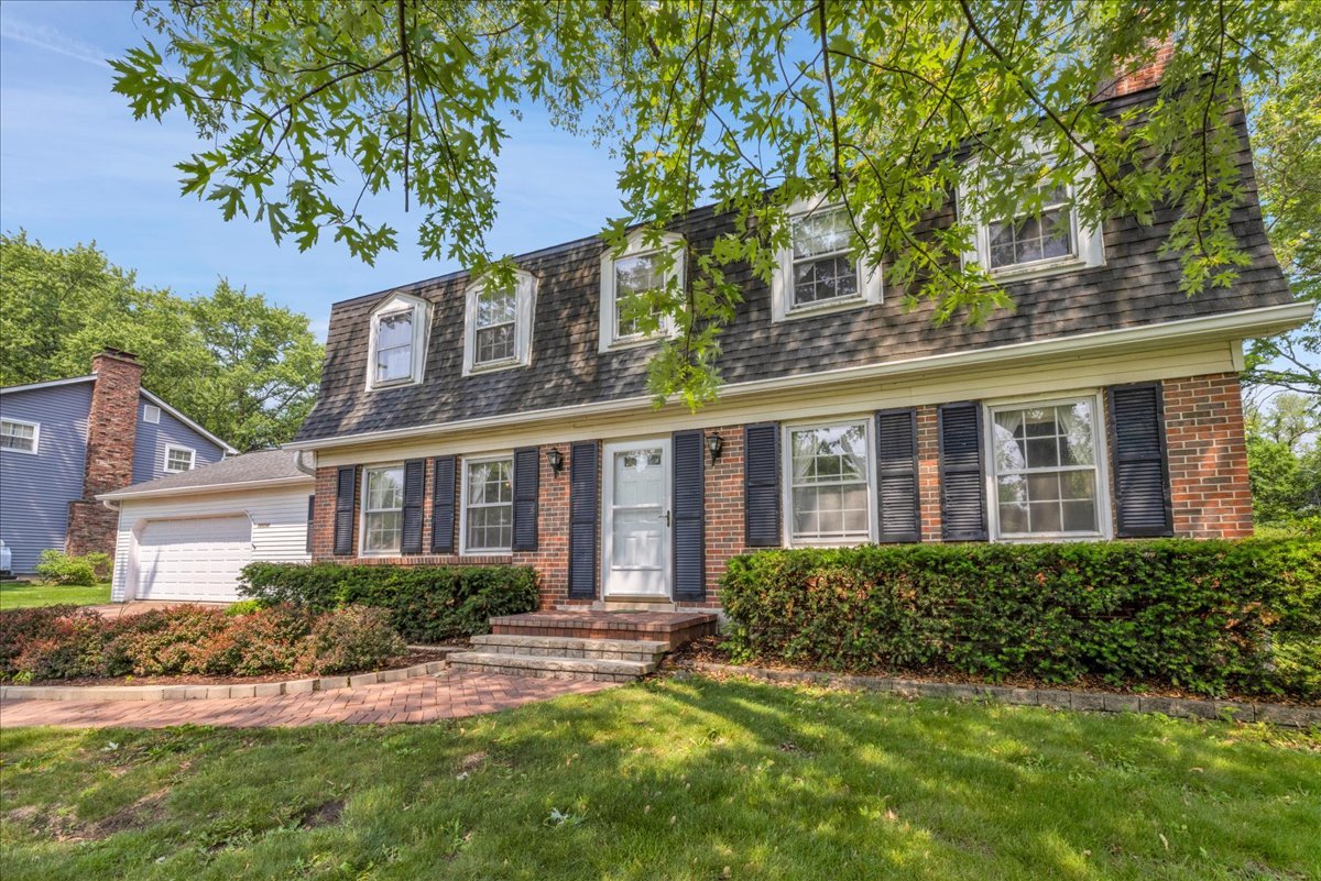26W266 Tomahawk Drive, Wheaton, IL 60189
