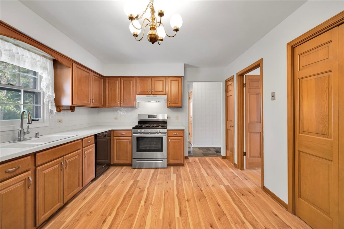 26W266 Tomahawk Drive, Wheaton, IL 60189