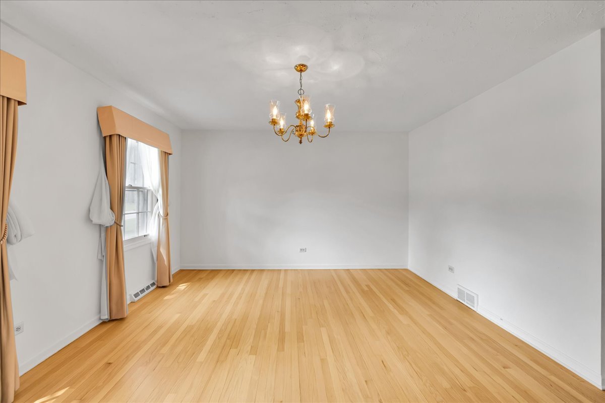 26W266 Tomahawk Drive, Wheaton, IL 60189
