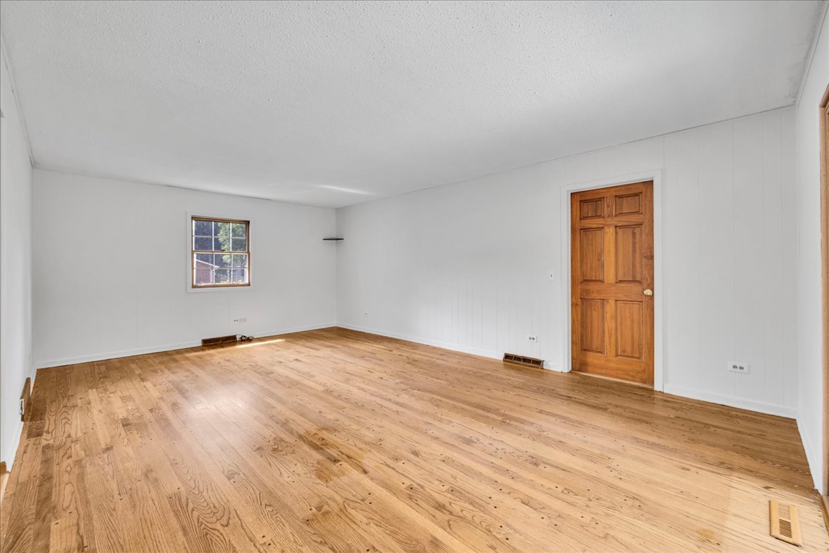 26W266 Tomahawk Drive, Wheaton, IL 60189