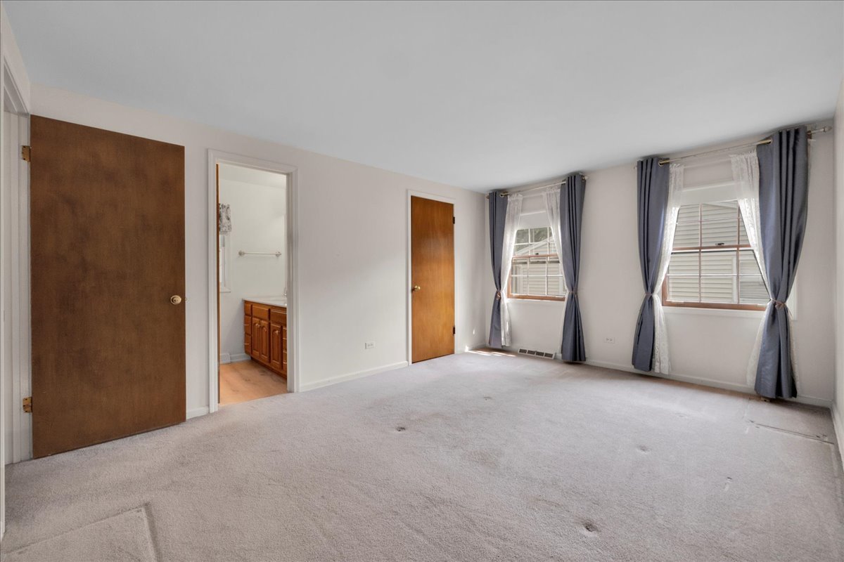 26W266 Tomahawk Drive, Wheaton, IL 60189