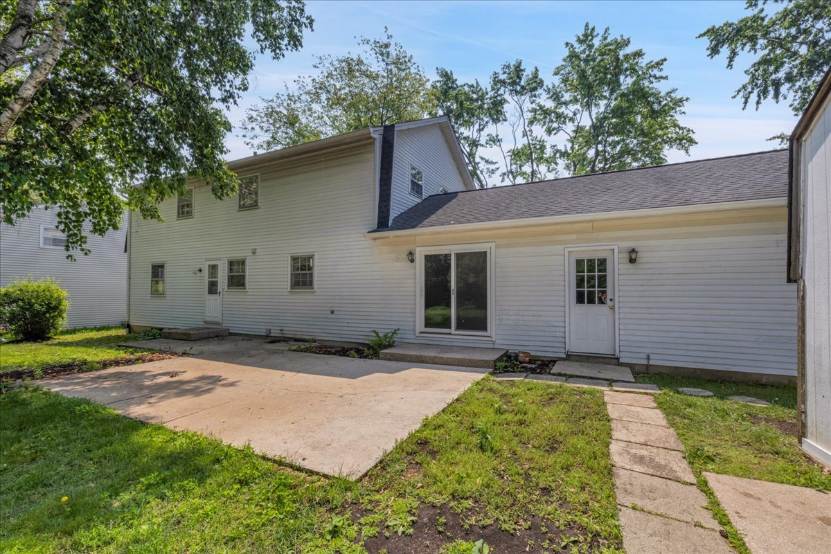 26W266 Tomahawk Drive, Wheaton, IL 60189