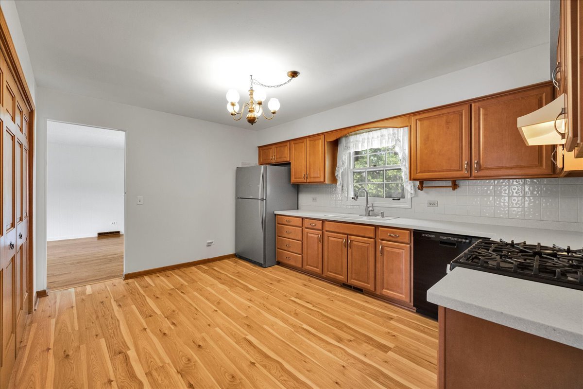 26W266 Tomahawk Drive, Wheaton, IL 60189