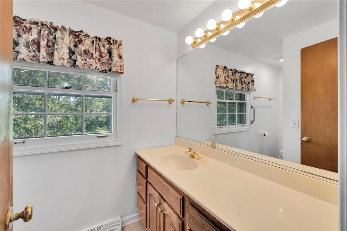 26W266 Tomahawk Drive, Wheaton, IL 60189