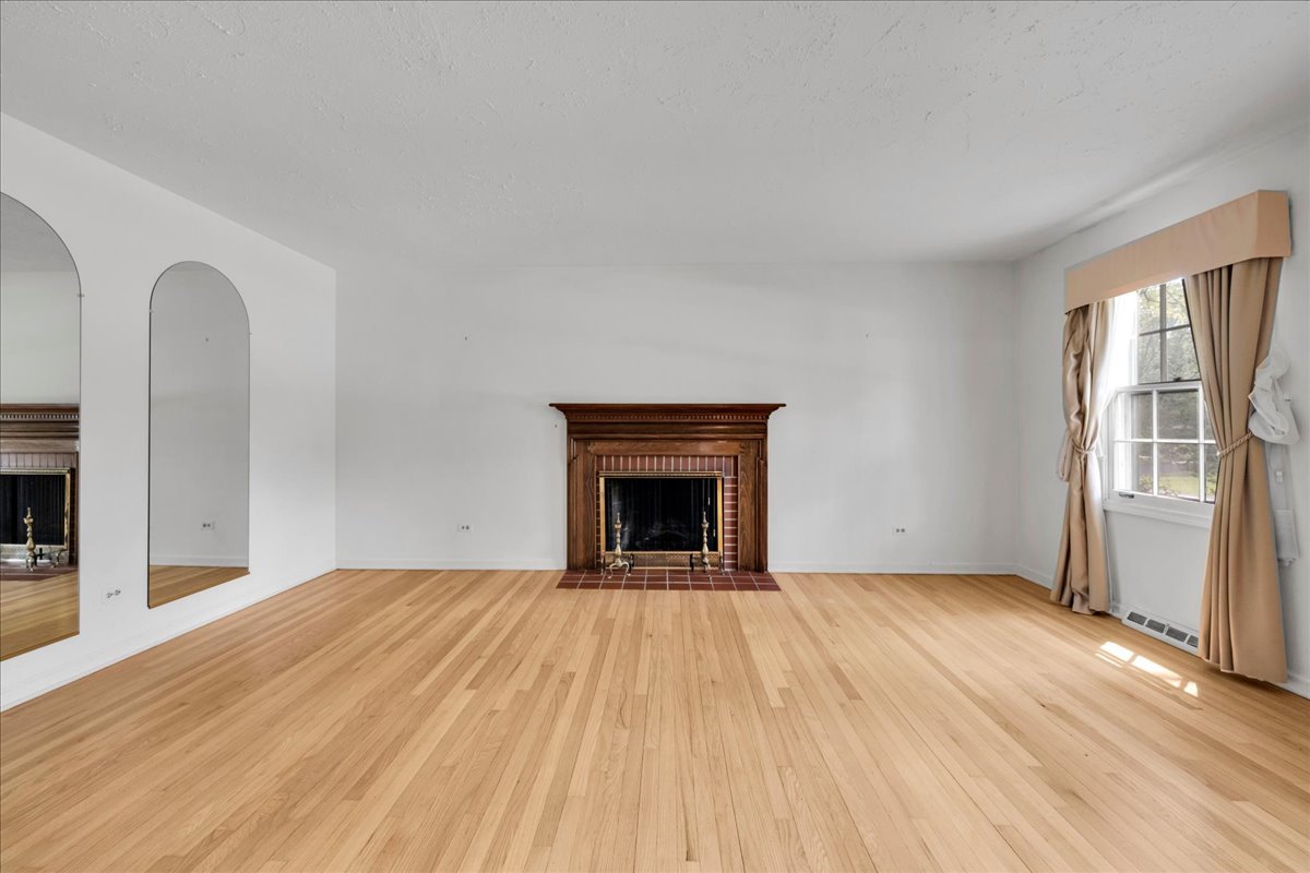 26W266 Tomahawk Drive, Wheaton, IL 60189