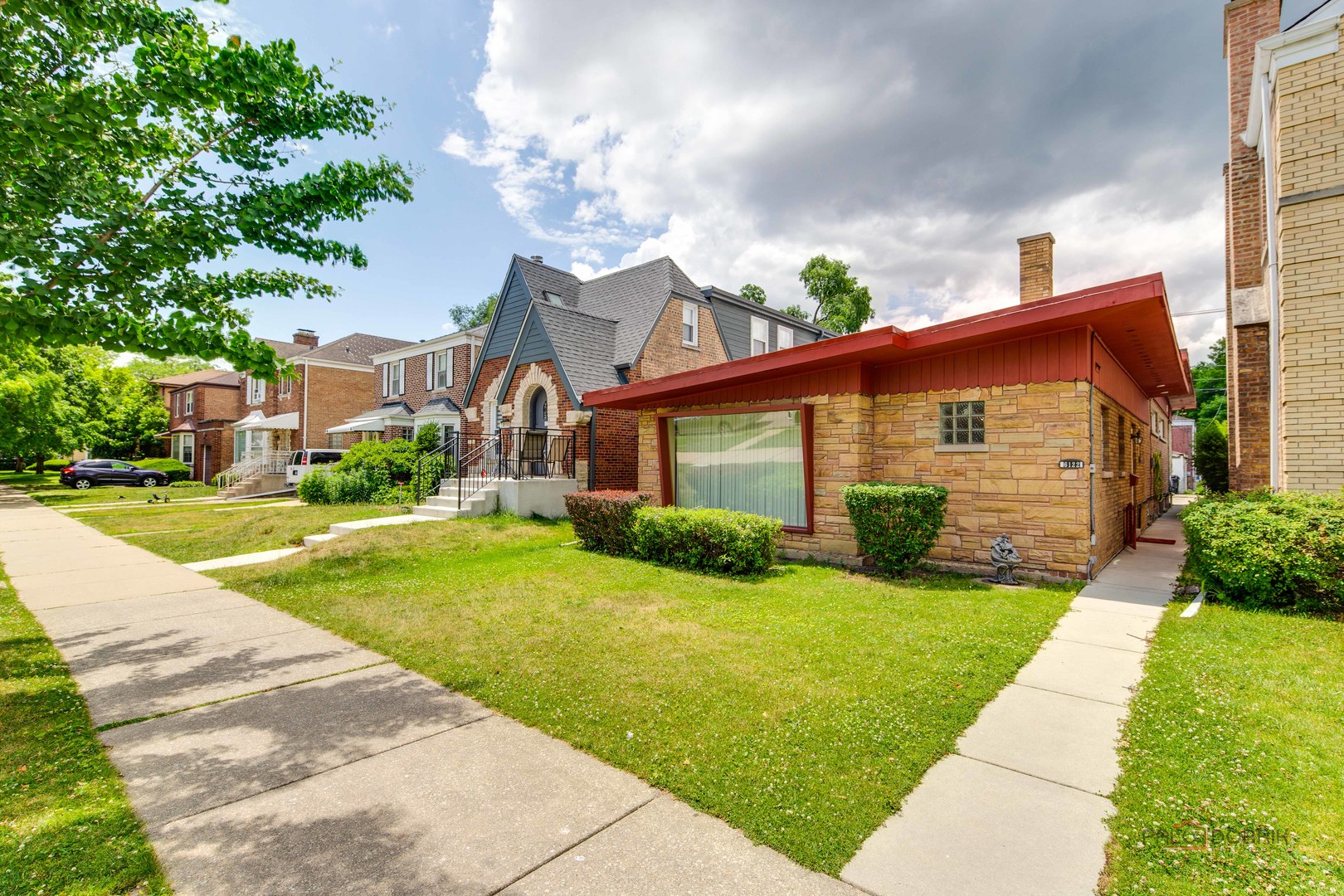 6122 N Central Park Avenue, Chicago, IL 60659