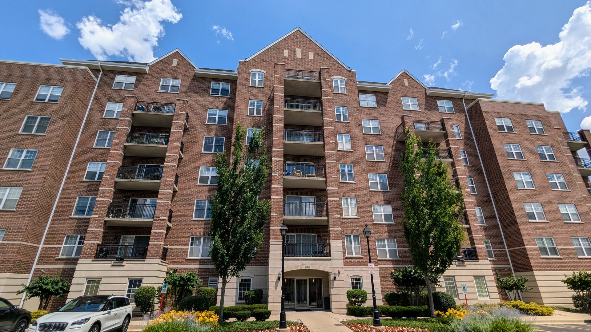 390 W Mahogany Court #412, Palatine, IL 60067
