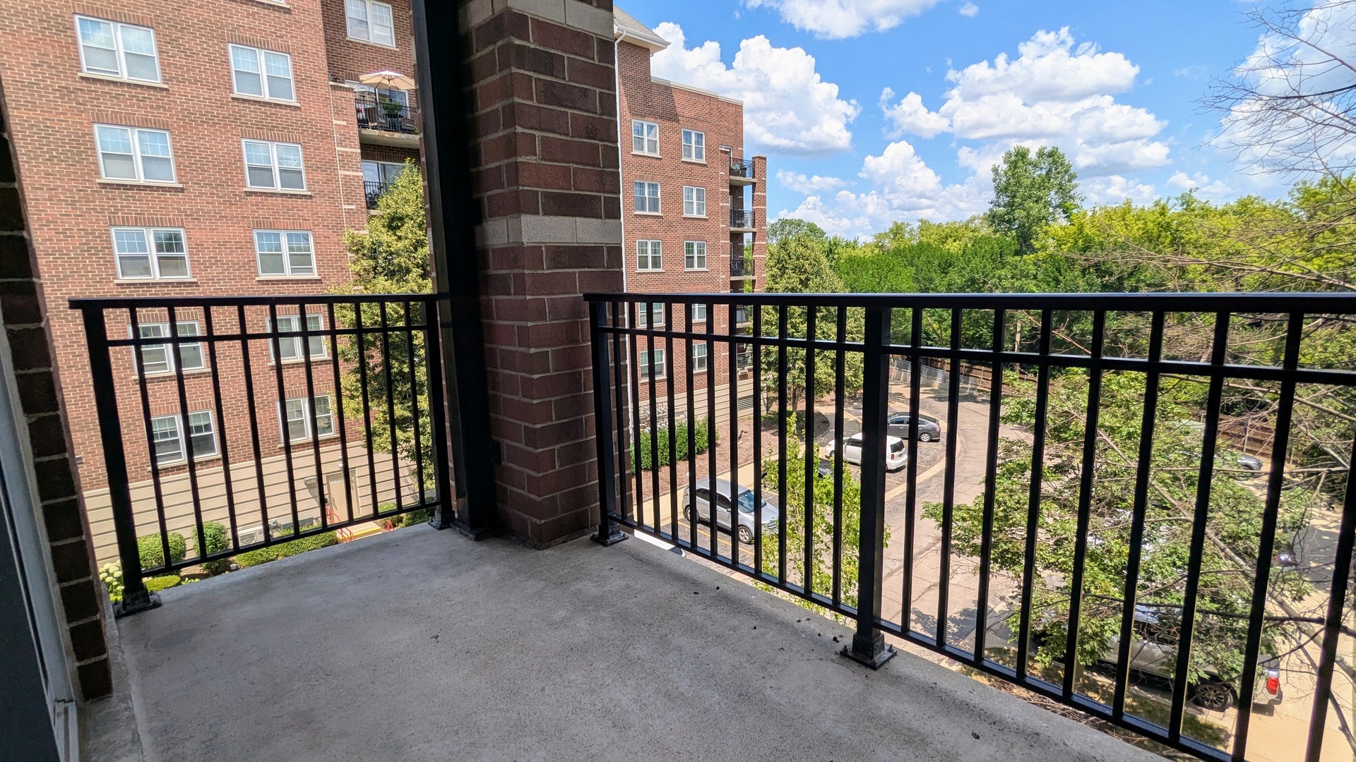 390 W Mahogany Court #412, Palatine, IL 60067