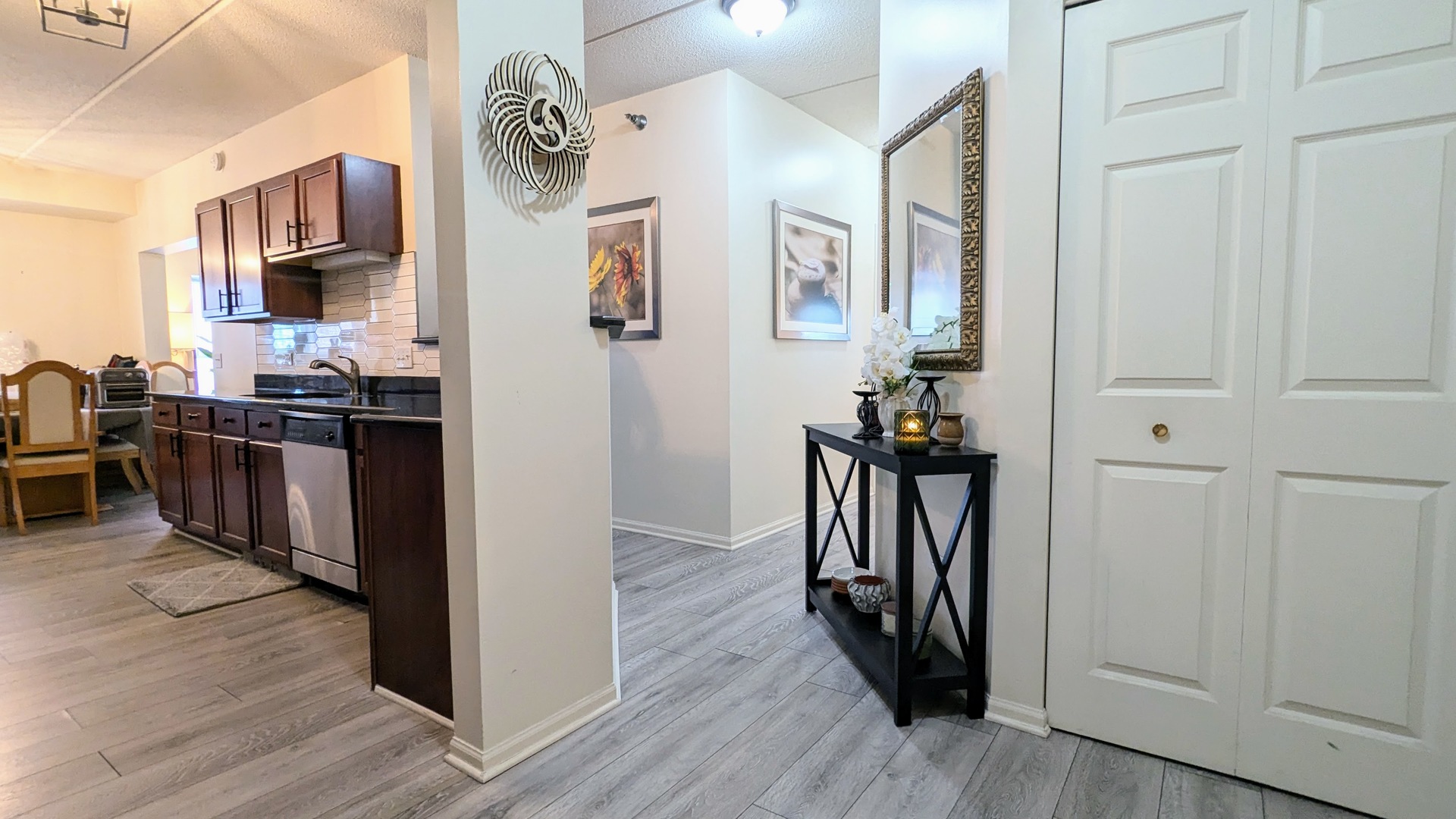 390 W Mahogany Court #412, Palatine, IL 60067