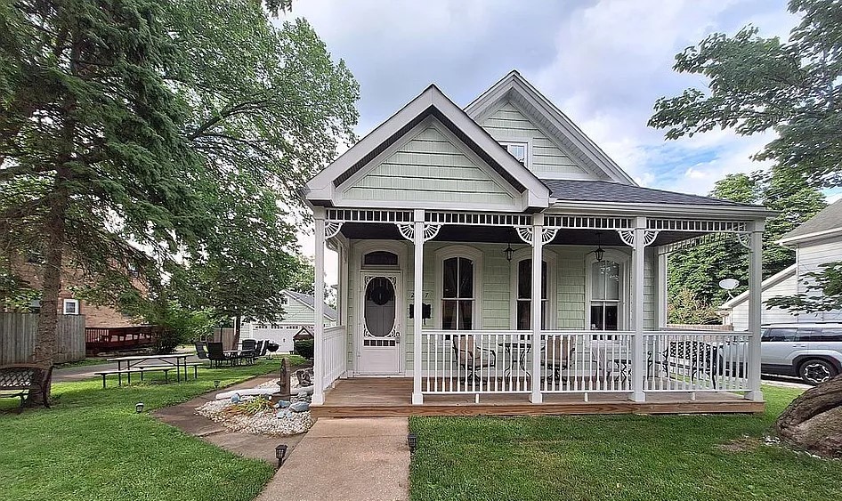 207 E Custer Street, Lemont, IL 60439