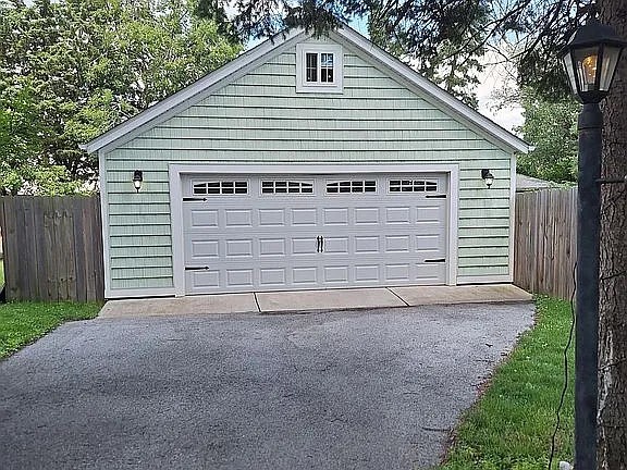 207 E Custer Street, Lemont, IL 60439