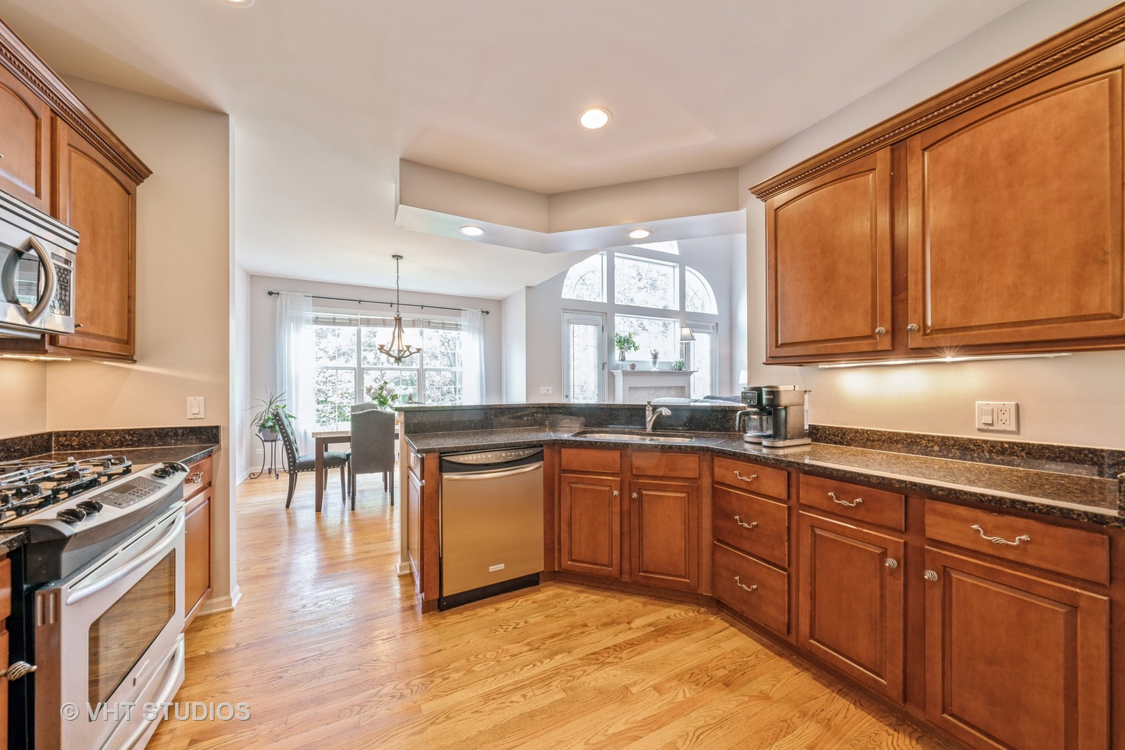 216 River Mist Court, Oswego, IL 60543
