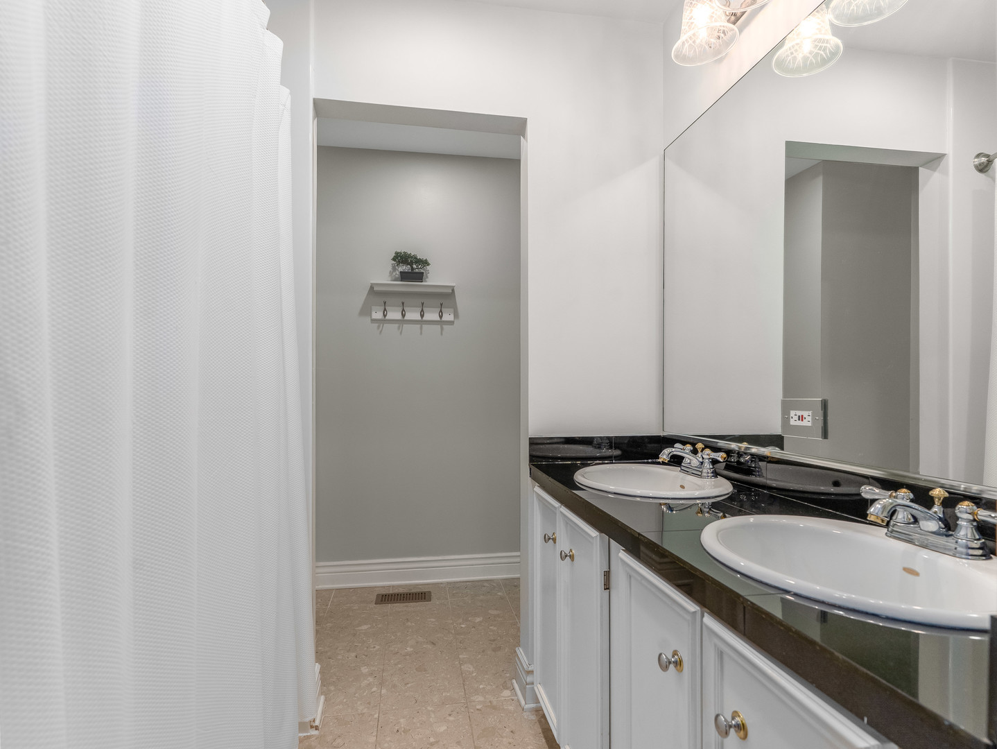 471 RIVER BEND Road #107, Naperville, IL 60540